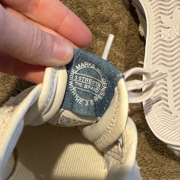 New adidas Sherpa platform sneakers - Picture 5 of 6